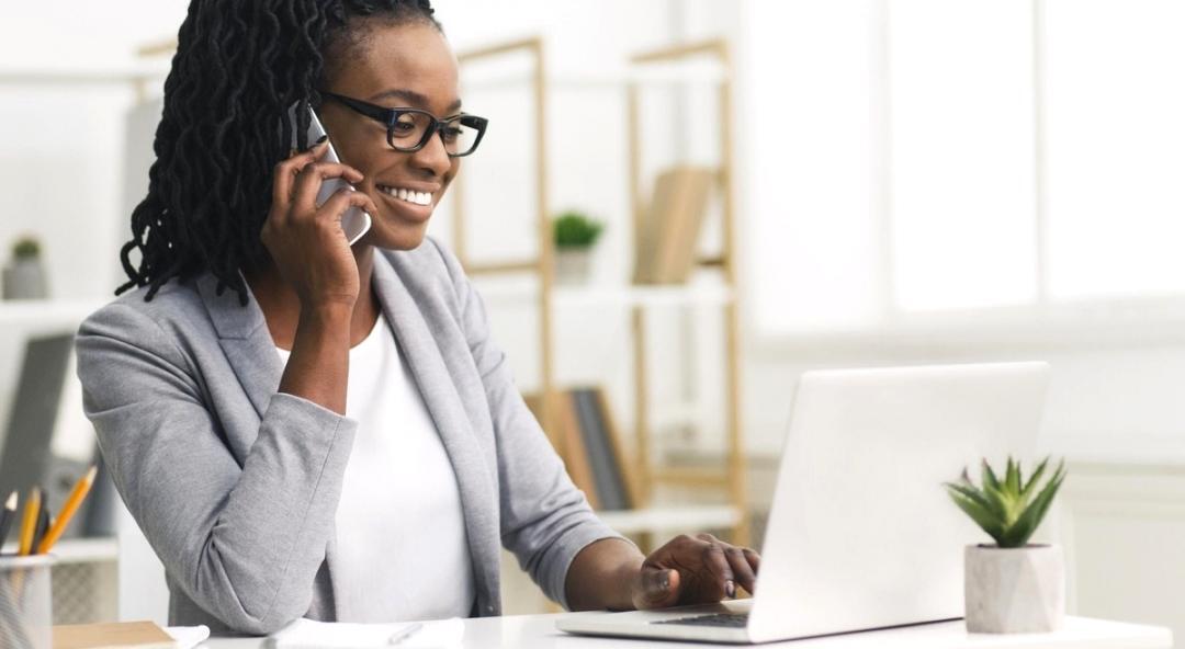 Gráficos financieros y análisis de datos presupuestarios